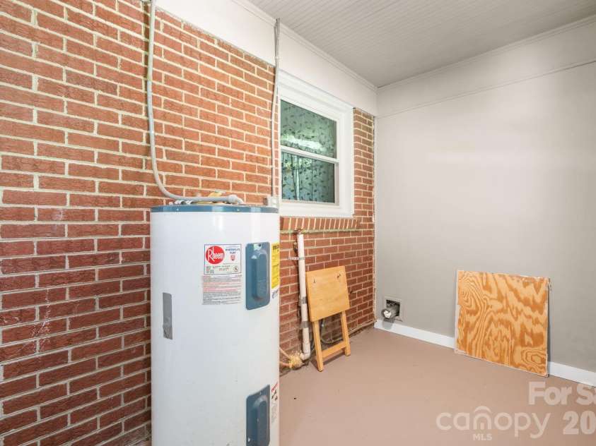 296 Pine Mountain Road, Hudson, NC 28638.  MLS# CAR4412972, YatesRealty ID 42781. 
