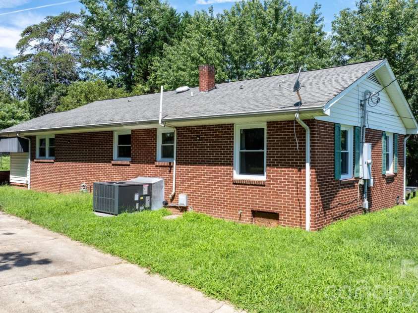 296 Pine Mountain Road, Hudson, NC 28638.  MLS# CAR4412972, YatesRealty ID 42781. 