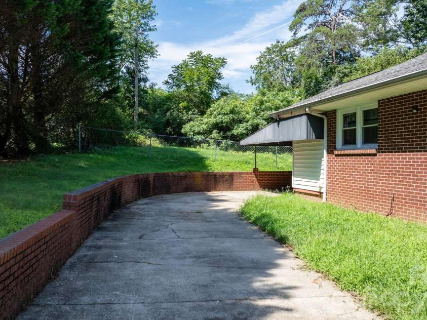 296 Pine Mountain Road, Hudson, NC 28638.  MLS# CAR4412972, YatesRealty ID 42781. 