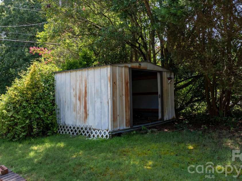 296 Pine Mountain Road, Hudson, NC 28638.  MLS# CAR4412972, YatesRealty ID 42781. 
