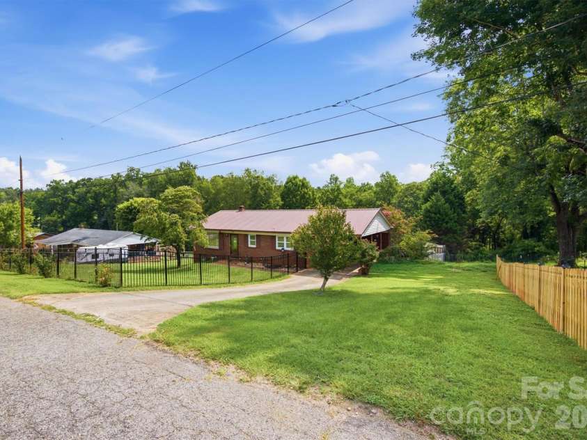 1082 Maple Street, Granite Falls, NC 28630.  MLS# CAR4407308, YatesRealty ID 42782. 