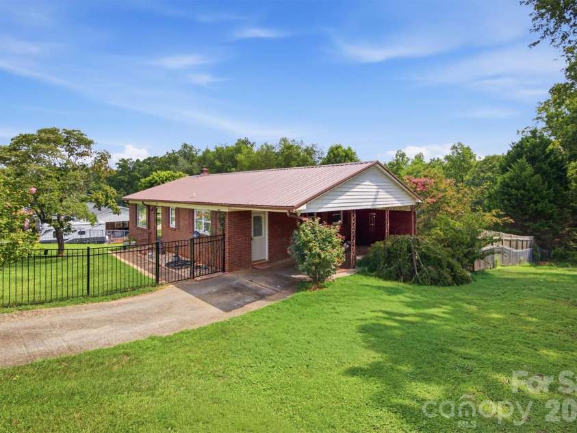1082 Maple Street, Granite Falls, NC 28630.  MLS# CAR4407308, YatesRealty ID 42782. 