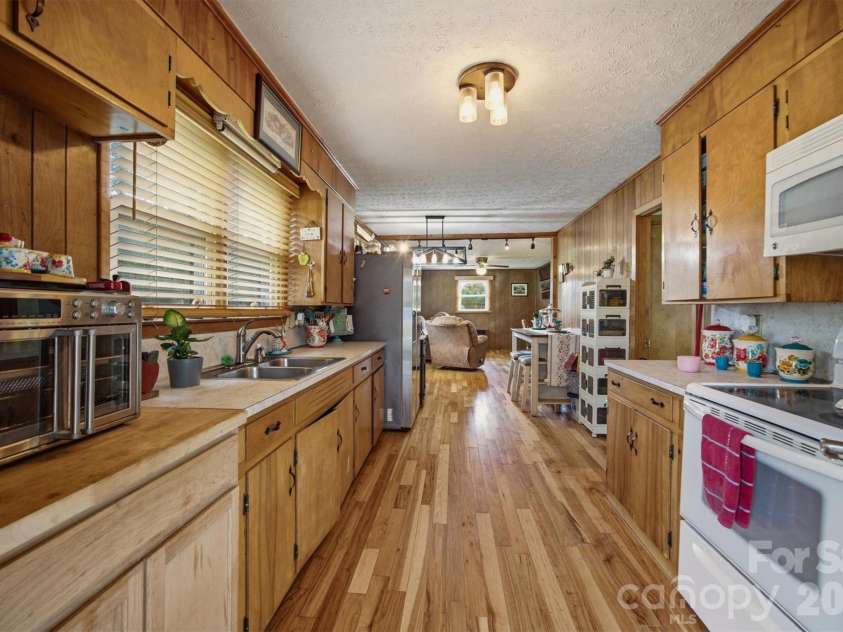 1082 Maple Street, Granite Falls, NC 28630.  MLS# CAR4407308, YatesRealty ID 42782. 