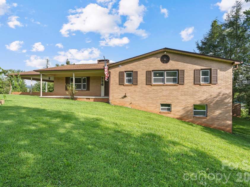 3968 Hollywood Ridge Road, Lenoir, NC 28645.  MLS# CAR4410672, YatesRealty ID 42784. 