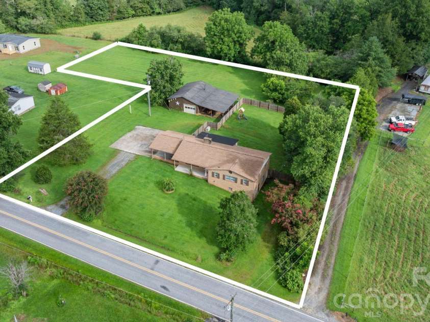 3968 Hollywood Ridge Road, Lenoir, NC 28645.  MLS# CAR4410672, YatesRealty ID 42784. 