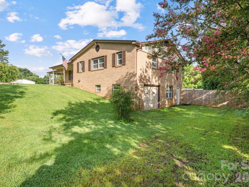 3968 Hollywood Ridge Road, Lenoir, NC 28645.  MLS# CAR4410672, YatesRealty ID 42784. 