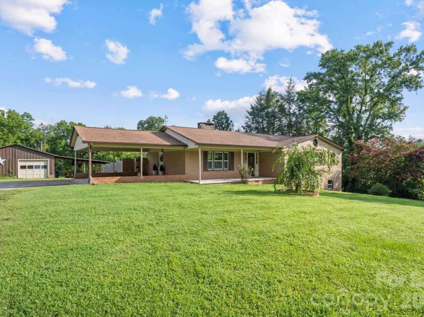 3968 Hollywood Ridge Road, Lenoir, NC 28645.  MLS# CAR4410672, YatesRealty ID 42784. 