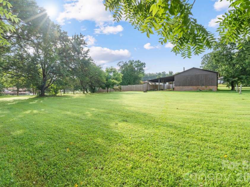3968 Hollywood Ridge Road, Lenoir, NC 28645.  MLS# CAR4410672, YatesRealty ID 42784. 