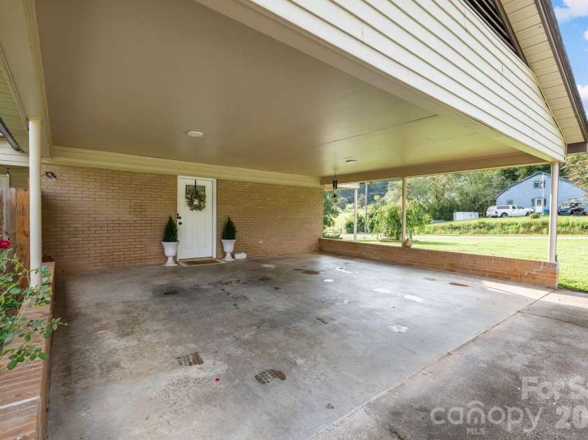 3968 Hollywood Ridge Road, Lenoir, NC 28645.  MLS# CAR4410672, YatesRealty ID 42784. 