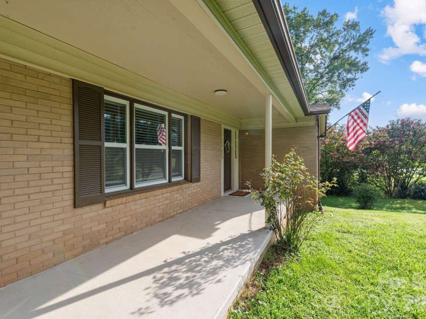 3968 Hollywood Ridge Road, Lenoir, NC 28645.  MLS# CAR4410672, YatesRealty ID 42784. 