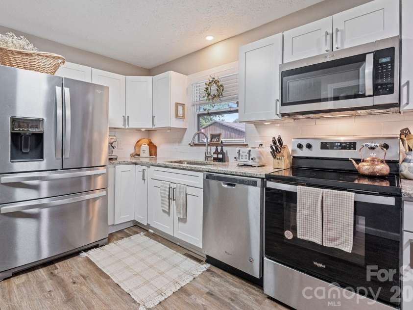 3968 Hollywood Ridge Road, Lenoir, NC 28645.  MLS# CAR4410672, YatesRealty ID 42784. 