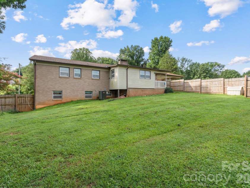 3968 Hollywood Ridge Road, Lenoir, NC 28645.  MLS# CAR4410672, YatesRealty ID 42784. 