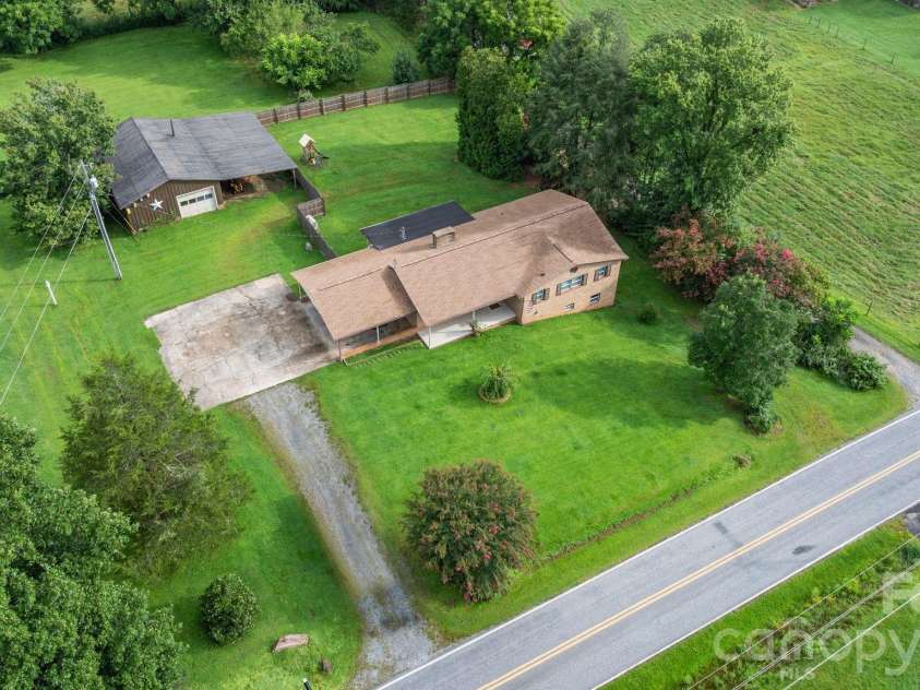 3968 Hollywood Ridge Road, Lenoir, NC 28645.  MLS# CAR4410672, YatesRealty ID 42784. 