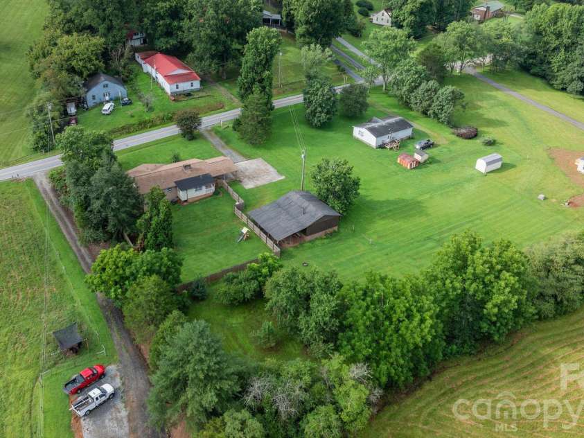 3968 Hollywood Ridge Road, Lenoir, NC 28645.  MLS# CAR4410672, YatesRealty ID 42784. 