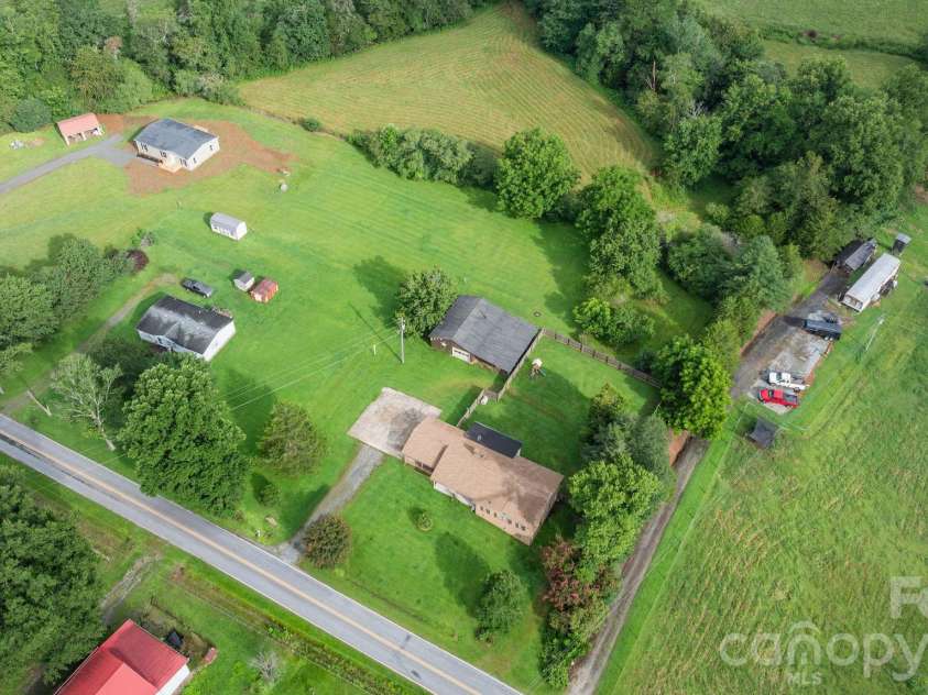 3968 Hollywood Ridge Road, Lenoir, NC 28645.  MLS# CAR4410672, YatesRealty ID 42784. 