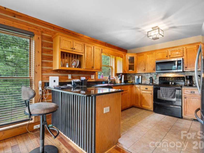 422 Ridge Creek Drive, Taylorsville, NC 28681.  MLS# CAR4425088, YatesRealty ID 42788. Kitchen
