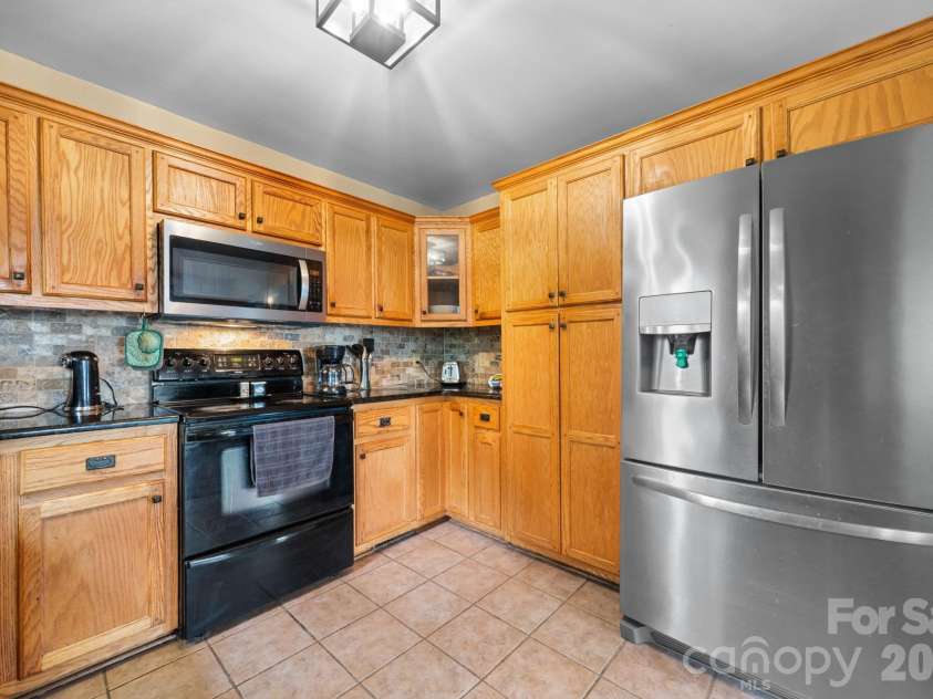 422 Ridge Creek Drive, Taylorsville, NC 28681.  MLS# CAR4425088, YatesRealty ID 42788. Kitchen