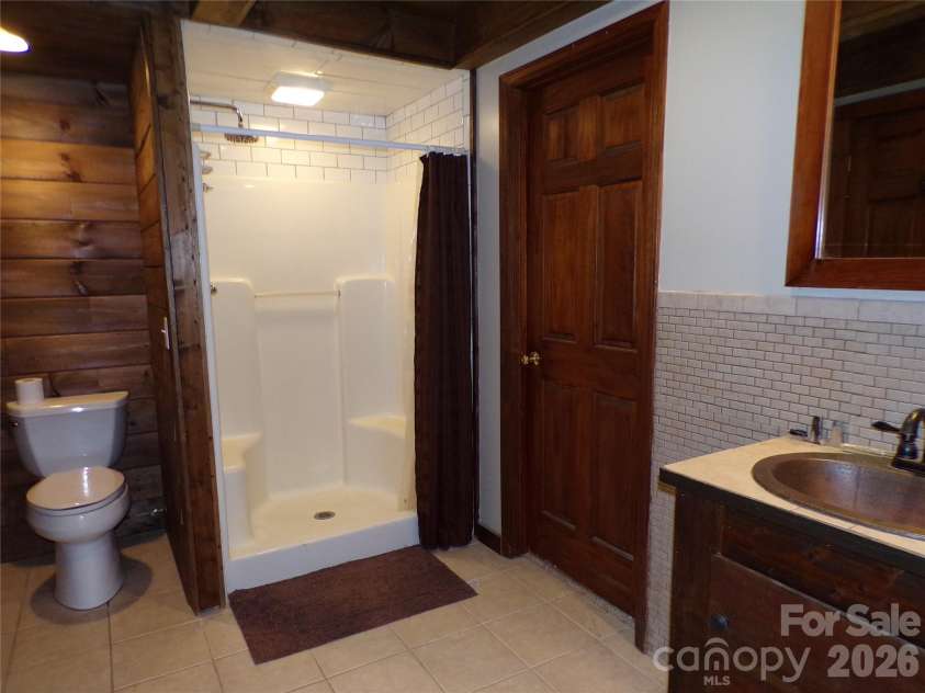 422 Ridge Creek Drive, Taylorsville, NC 28681.  MLS# CAR4425088, YatesRealty ID 42788. Lower Level Full Bath