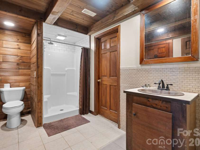 422 Ridge Creek Drive, Taylorsville, NC 28681.  MLS# CAR4425088, YatesRealty ID 42788. Lower Level Full Bath