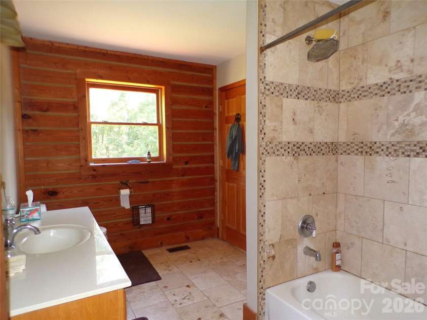 422 Ridge Creek Drive, Taylorsville, NC 28681.  MLS# CAR4425088, YatesRealty ID 42788. Main Level Bath