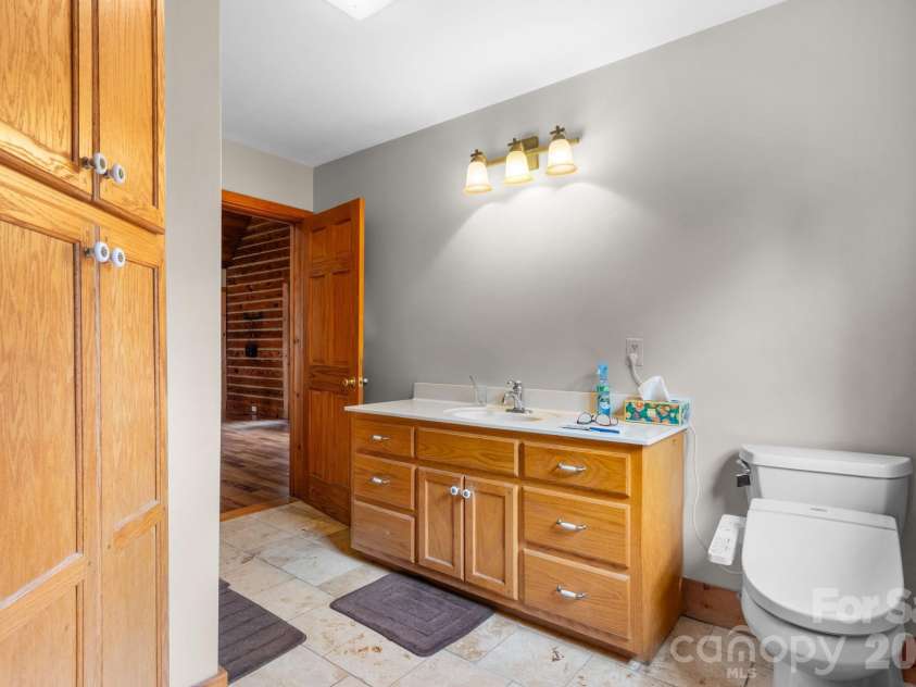 422 Ridge Creek Drive, Taylorsville, NC 28681.  MLS# CAR4425088, YatesRealty ID 42788. Main Level Bath