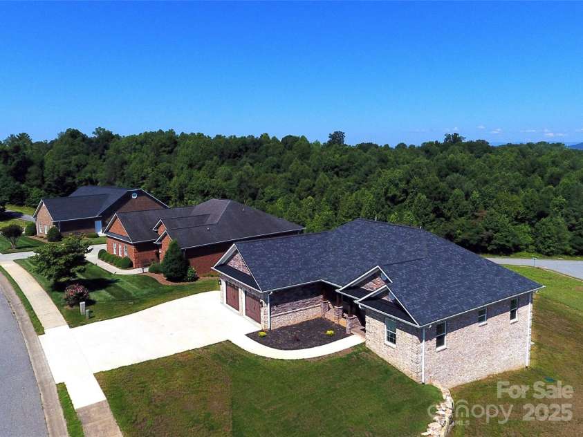 418 Huntington Woods Street, Lenoir, NC 28645.  MLS# CAR4215060, YatesRealty ID 4279. 