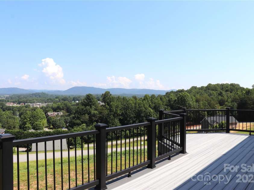 418 Huntington Woods Street, Lenoir, NC 28645.  MLS# CAR4215060, YatesRealty ID 4279. 