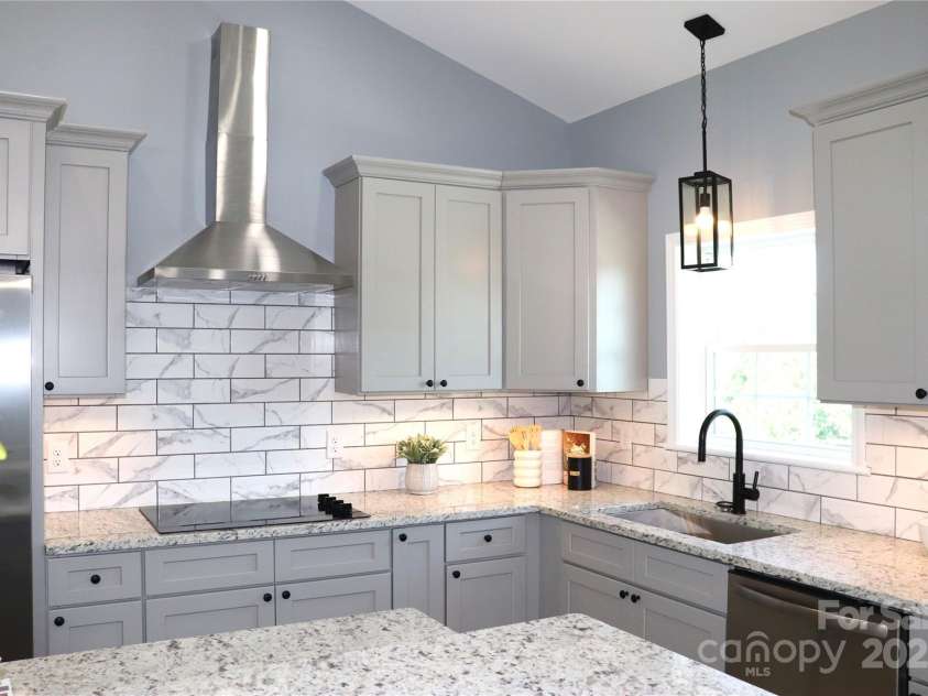 418 Huntington Woods Street, Lenoir, NC 28645.  MLS# CAR4215060, YatesRealty ID 4279. 