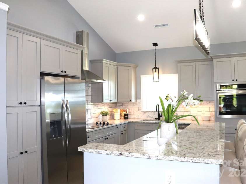 418 Huntington Woods Street, Lenoir, NC 28645.  MLS# CAR4215060, YatesRealty ID 4279. 