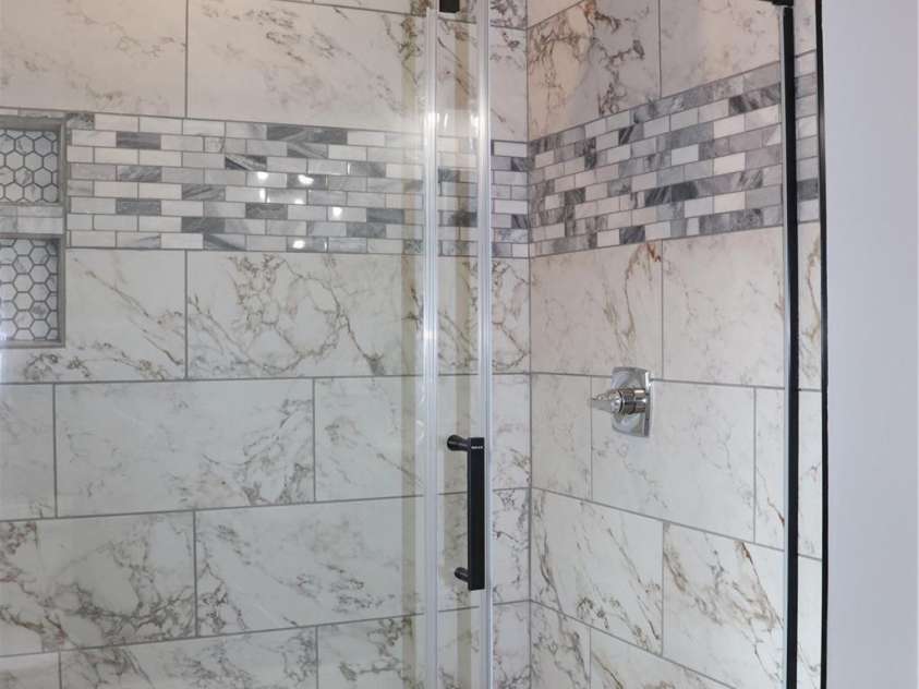 418 Huntington Woods Street, Lenoir, NC 28645.  MLS# CAR4215060, YatesRealty ID 4279. 