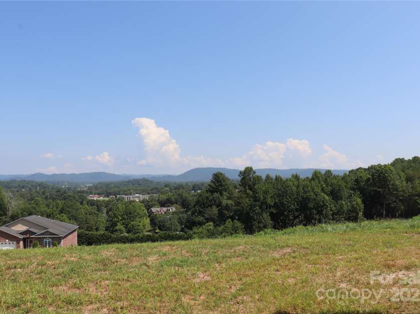 418 Huntington Woods Street, Lenoir, NC 28645.  MLS# CAR4215060, YatesRealty ID 4279. 