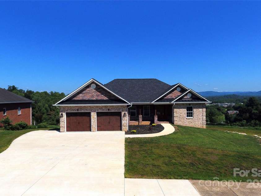 418 Huntington Woods Street, Lenoir, NC 28645.  MLS# CAR4215060, YatesRealty ID 4279. 