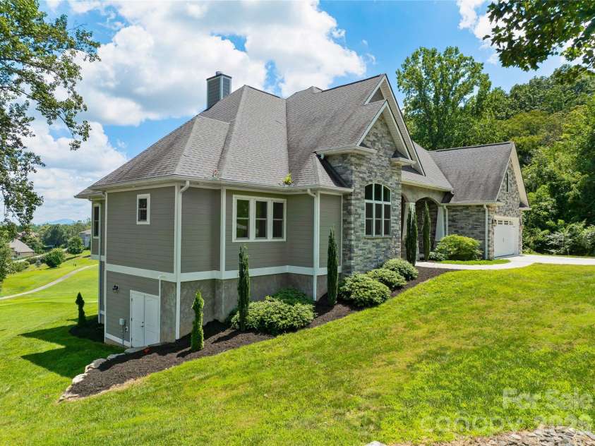 143 Gracie Lane, Mills River, NC 28759.  MLS# CAR4412058, YatesRealty ID 42790. 