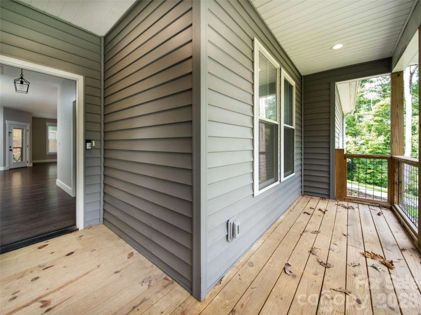208 Robinson Hollow Drive, Candler, NC 28715.  MLS# CAR4413060, YatesRealty ID 42791. 