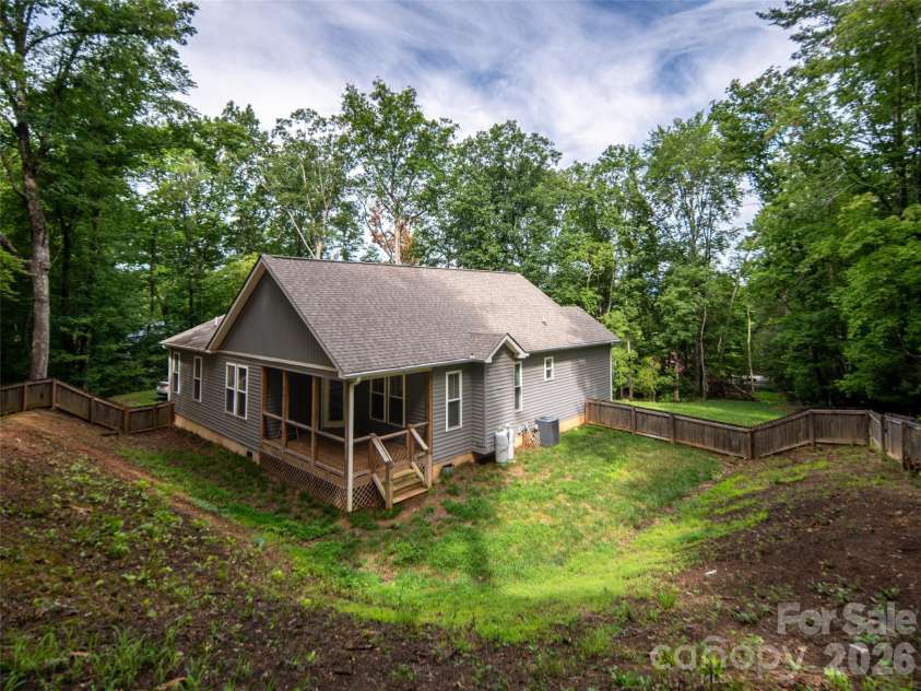 208 Robinson Hollow Drive, Candler, NC 28715.  MLS# CAR4413060, YatesRealty ID 42791. 