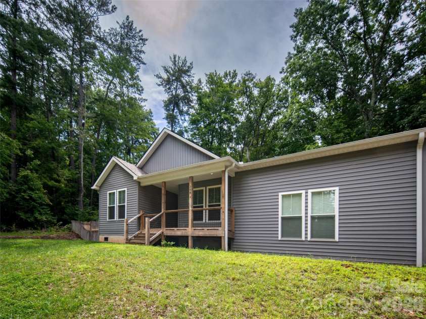 208 Robinson Hollow Drive, Candler, NC 28715.  MLS# CAR4413060, YatesRealty ID 42791. 