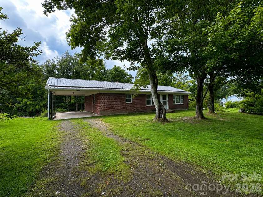 440 US 19e Highway, Spruce Pine, NC 28777.  MLS# CAR4412665, YatesRealty ID 42792. 