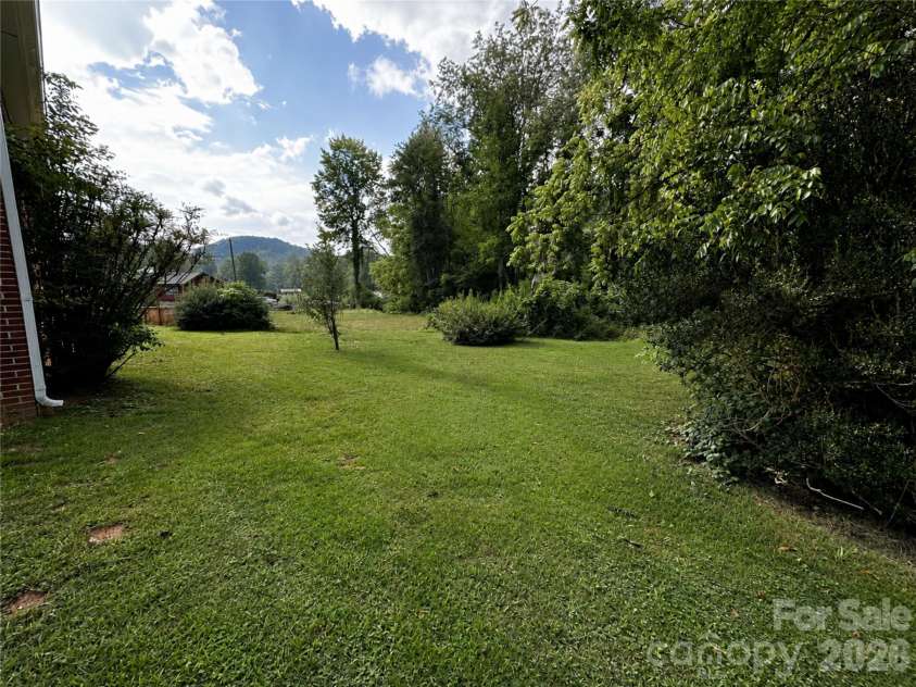 440 US 19e Highway, Spruce Pine, NC 28777.  MLS# CAR4412665, YatesRealty ID 42792. 