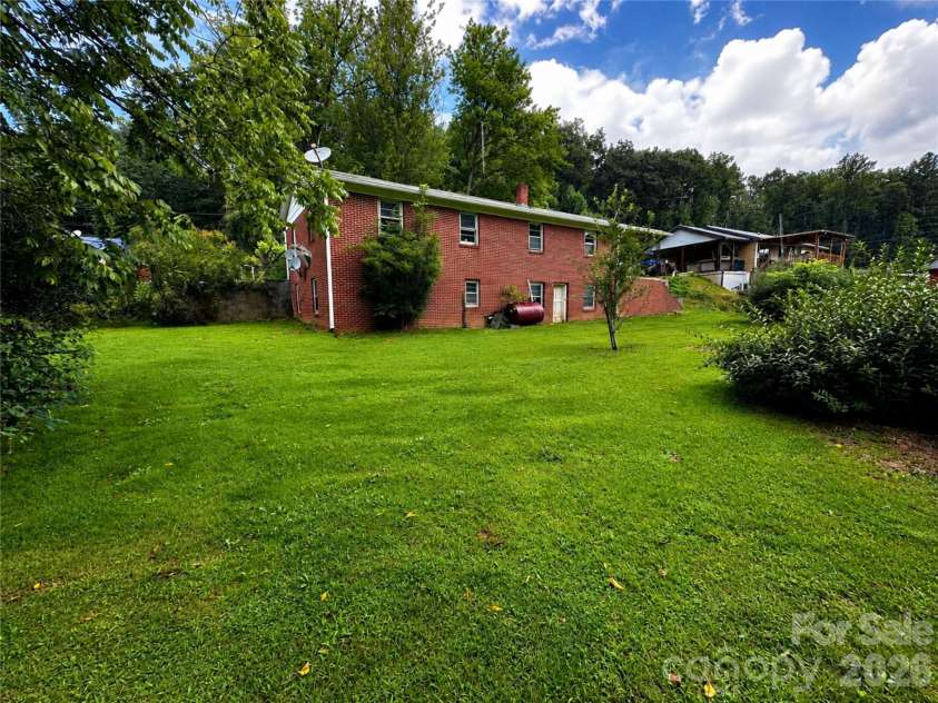 440 US 19e Highway, Spruce Pine, NC 28777.  MLS# CAR4412665, YatesRealty ID 42792. 