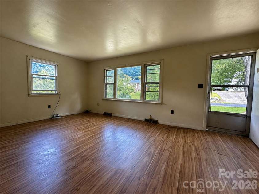 440 US 19e Highway, Spruce Pine, NC 28777.  MLS# CAR4412665, YatesRealty ID 42792. 
