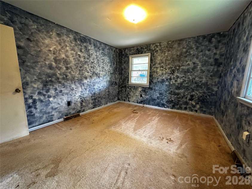 440 US 19e Highway, Spruce Pine, NC 28777.  MLS# CAR4412665, YatesRealty ID 42792. 