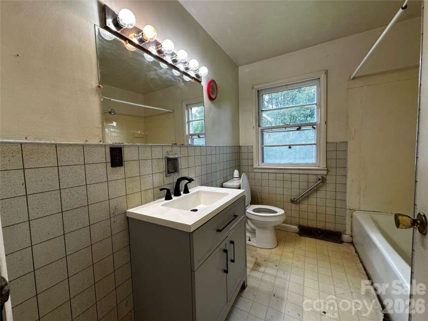 440 US 19e Highway, Spruce Pine, NC 28777.  MLS# CAR4412665, YatesRealty ID 42792. 