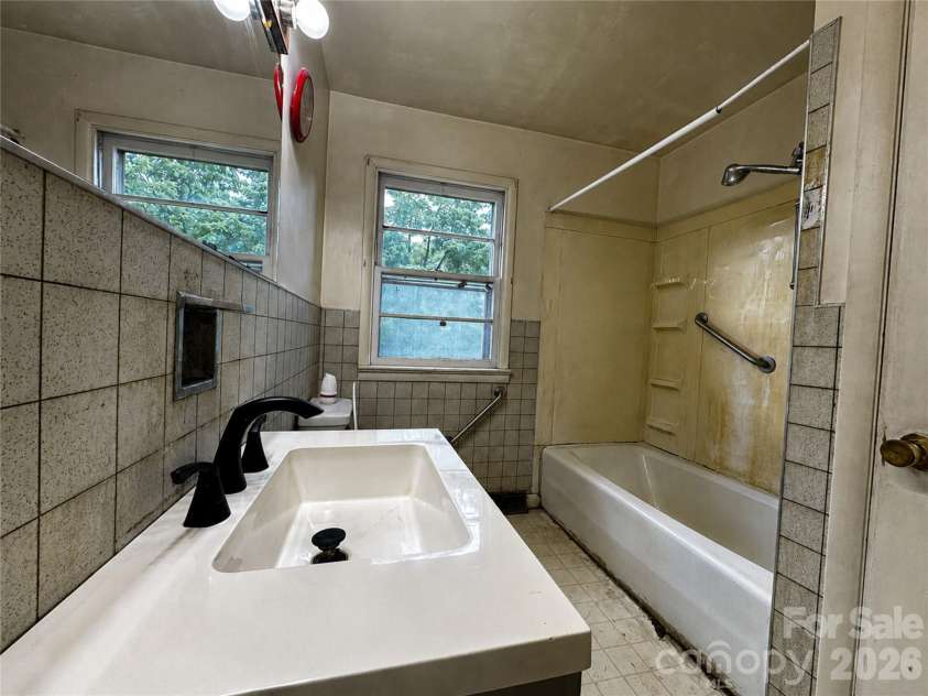 440 US 19e Highway, Spruce Pine, NC 28777.  MLS# CAR4412665, YatesRealty ID 42792. 