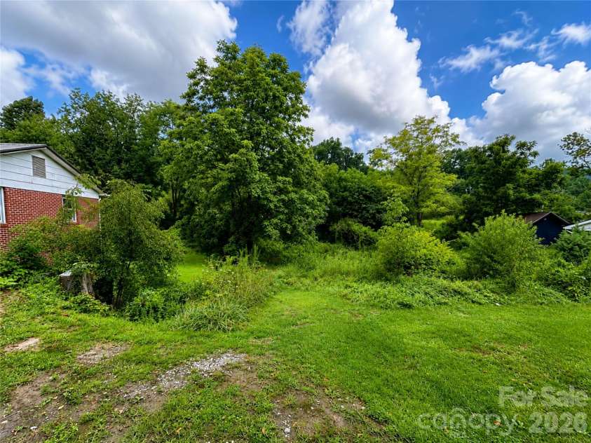 440 US 19e Highway, Spruce Pine, NC 28777.  MLS# CAR4412665, YatesRealty ID 42792. 