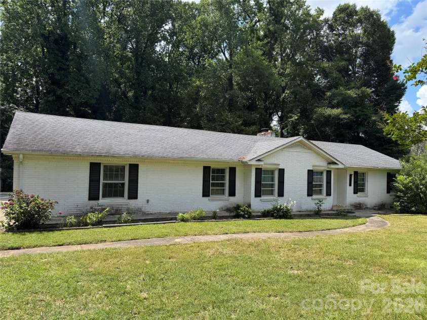 6233 Donna Drive, Charlotte, NC 28213.  MLS# CAR4413001, YatesRealty ID 42793. 