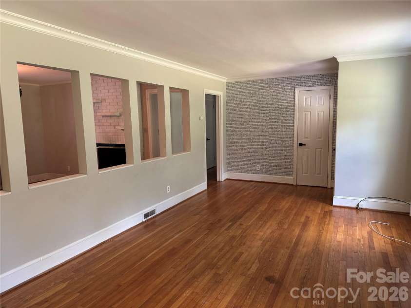 6233 Donna Drive, Charlotte, NC 28213.  MLS# CAR4413001, YatesRealty ID 42793. 