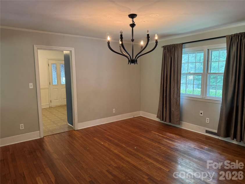 6233 Donna Drive, Charlotte, NC 28213.  MLS# CAR4413001, YatesRealty ID 42793. 