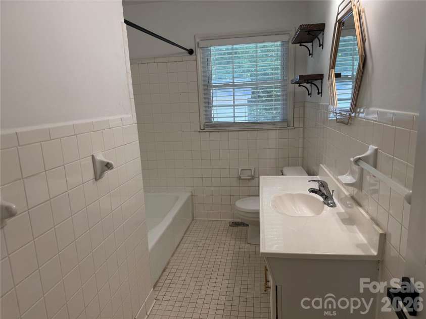 6233 Donna Drive, Charlotte, NC 28213.  MLS# CAR4413001, YatesRealty ID 42793. 