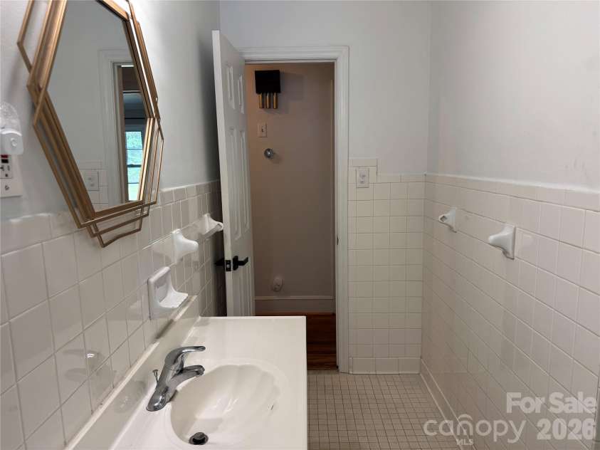 6233 Donna Drive, Charlotte, NC 28213.  MLS# CAR4413001, YatesRealty ID 42793. 