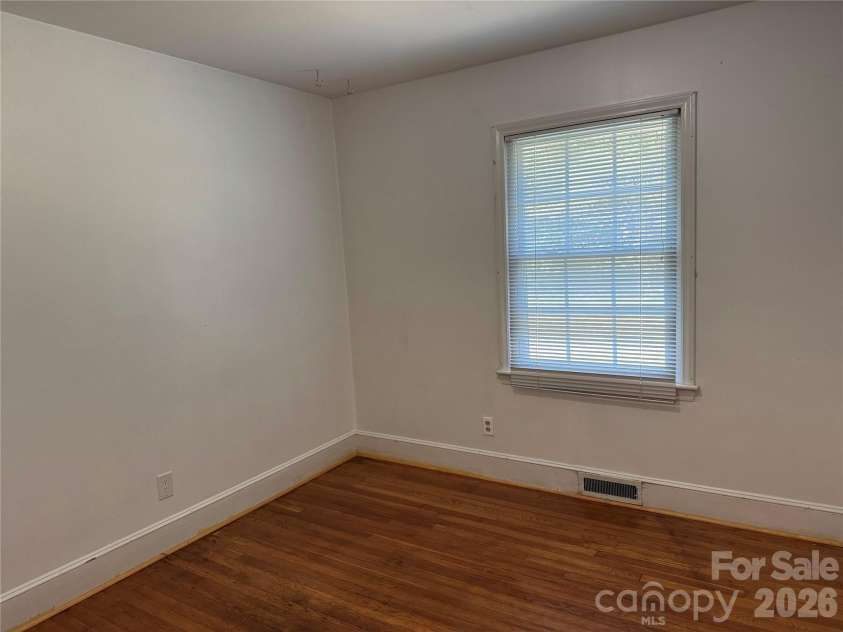 6233 Donna Drive, Charlotte, NC 28213.  MLS# CAR4413001, YatesRealty ID 42793. 